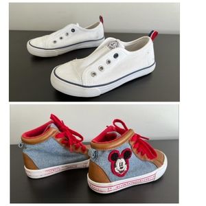 Pack of 2 pairs of boy's shoes used.